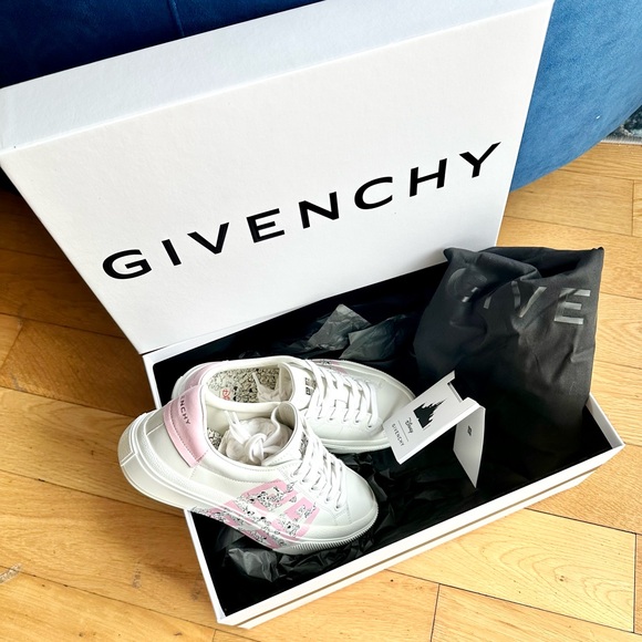 Givenchy x Disney 101 Dalmatians City Sport Sneaker in White/Pink Size 36 US6 - Picture 10 of 11